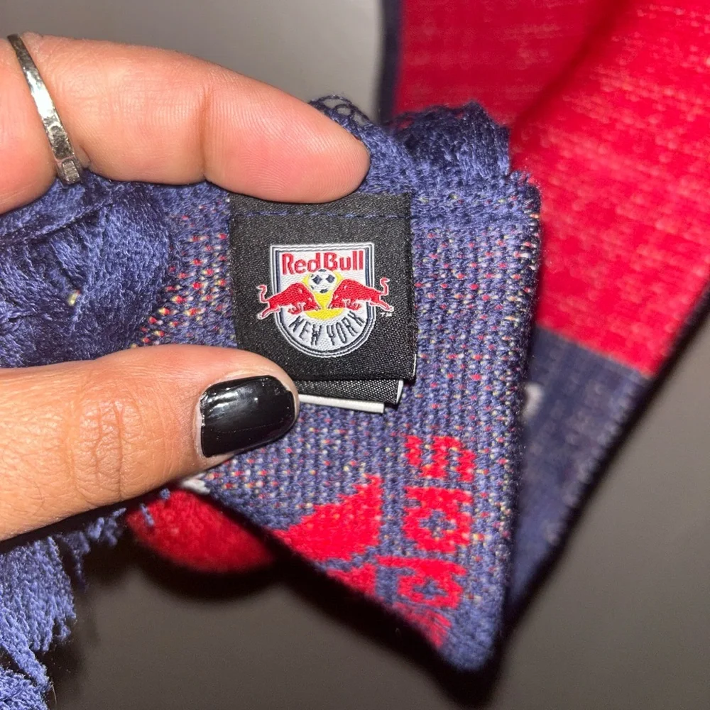 New York Red Bulls Soccer Scarf - red/navy branded fringed